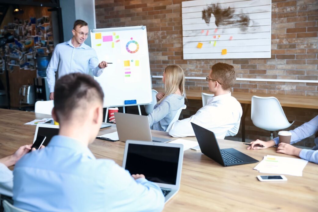 Führungskräftetrainings mit Wirkung und Nutzen für die Praxis – aktuelle Präsenz- und Online-Kurse